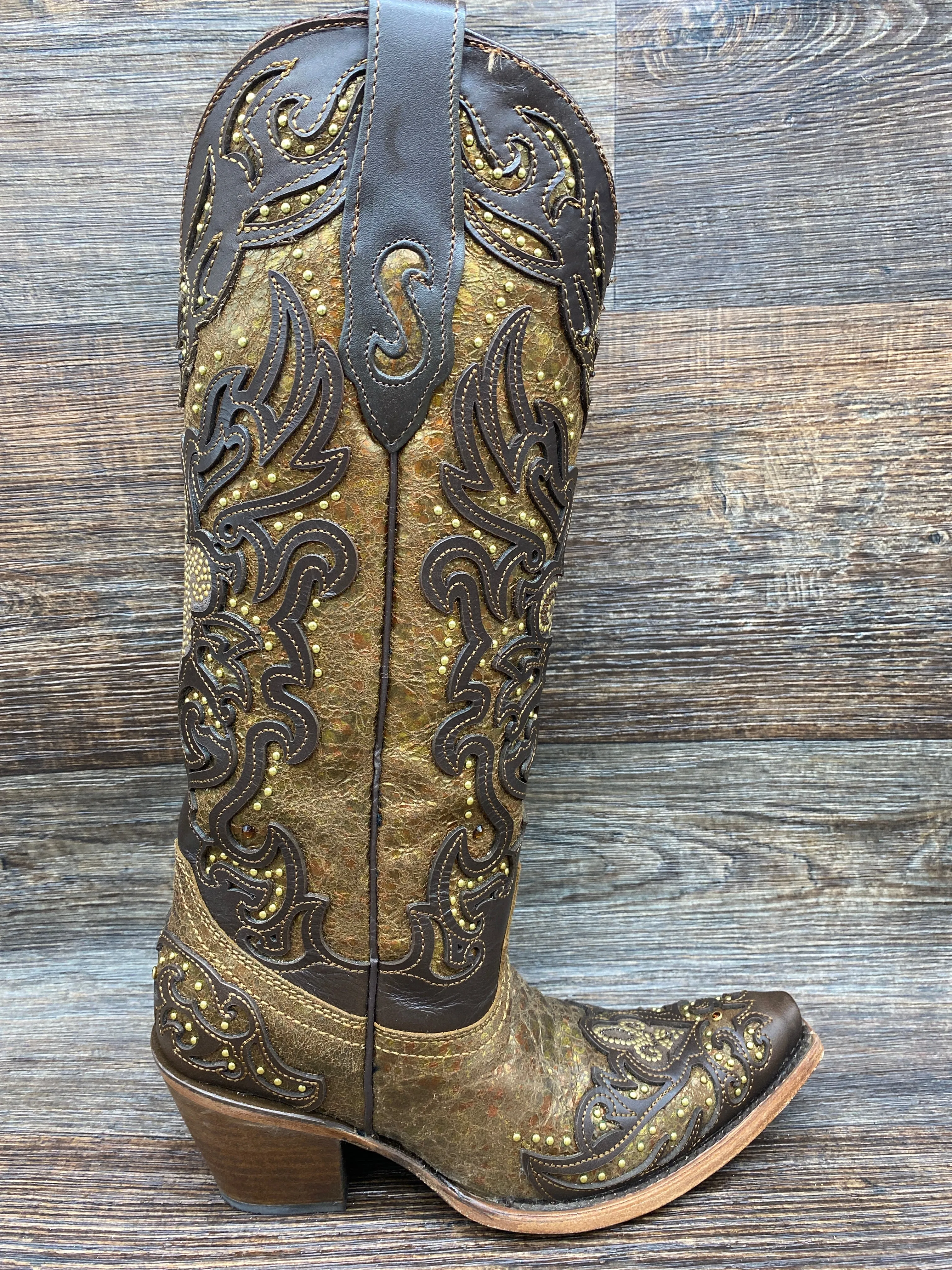 c2826 Women's Fleur De Lis Embroidered Snip Toe Western Boot by Corral