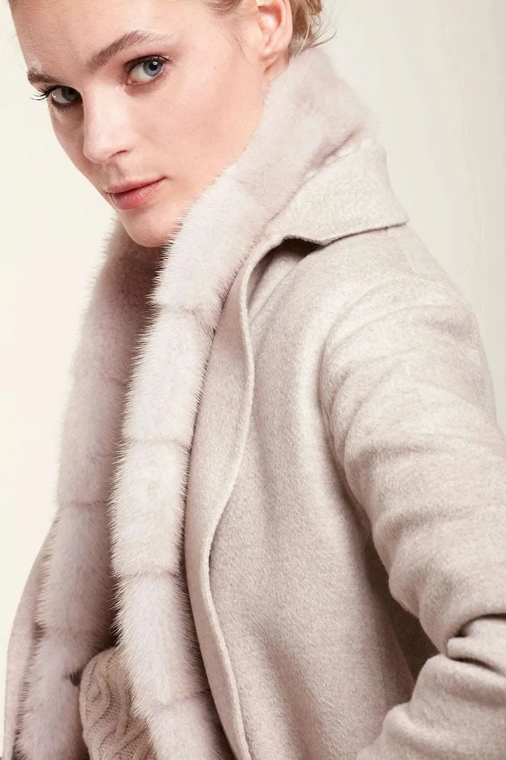 Cashmere coat with fur vest