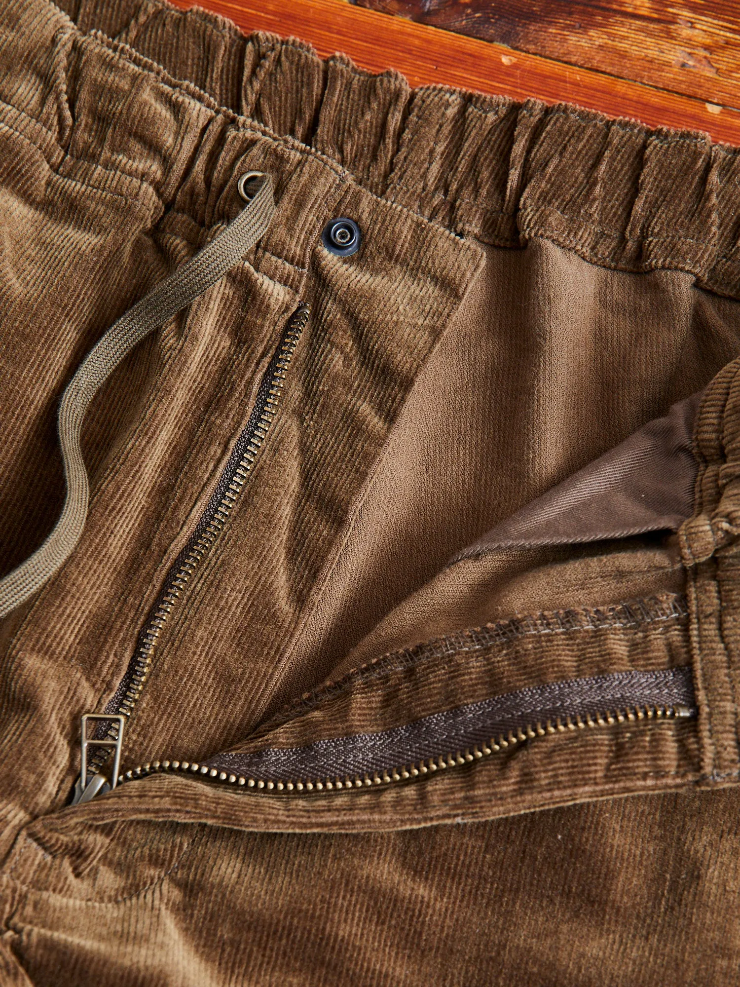 New Yorker Stretch Corduroy Pants in Brown