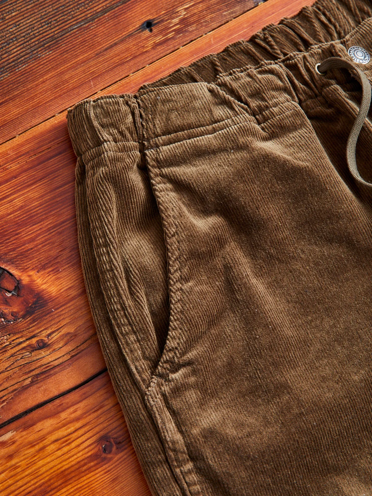 New Yorker Stretch Corduroy Pants in Brown