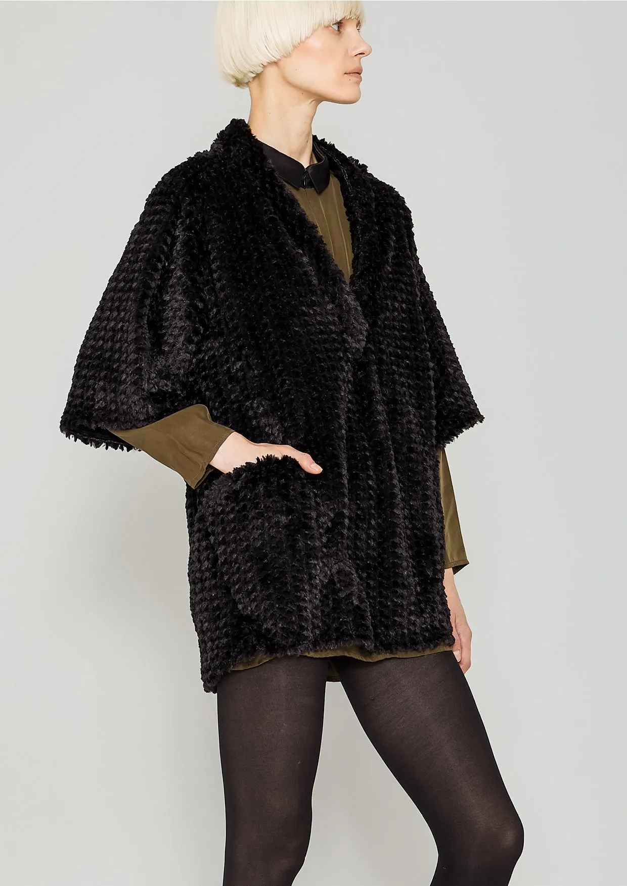 SHIRT V-COLLAR - SOFT FAUX RHOMB FUR black