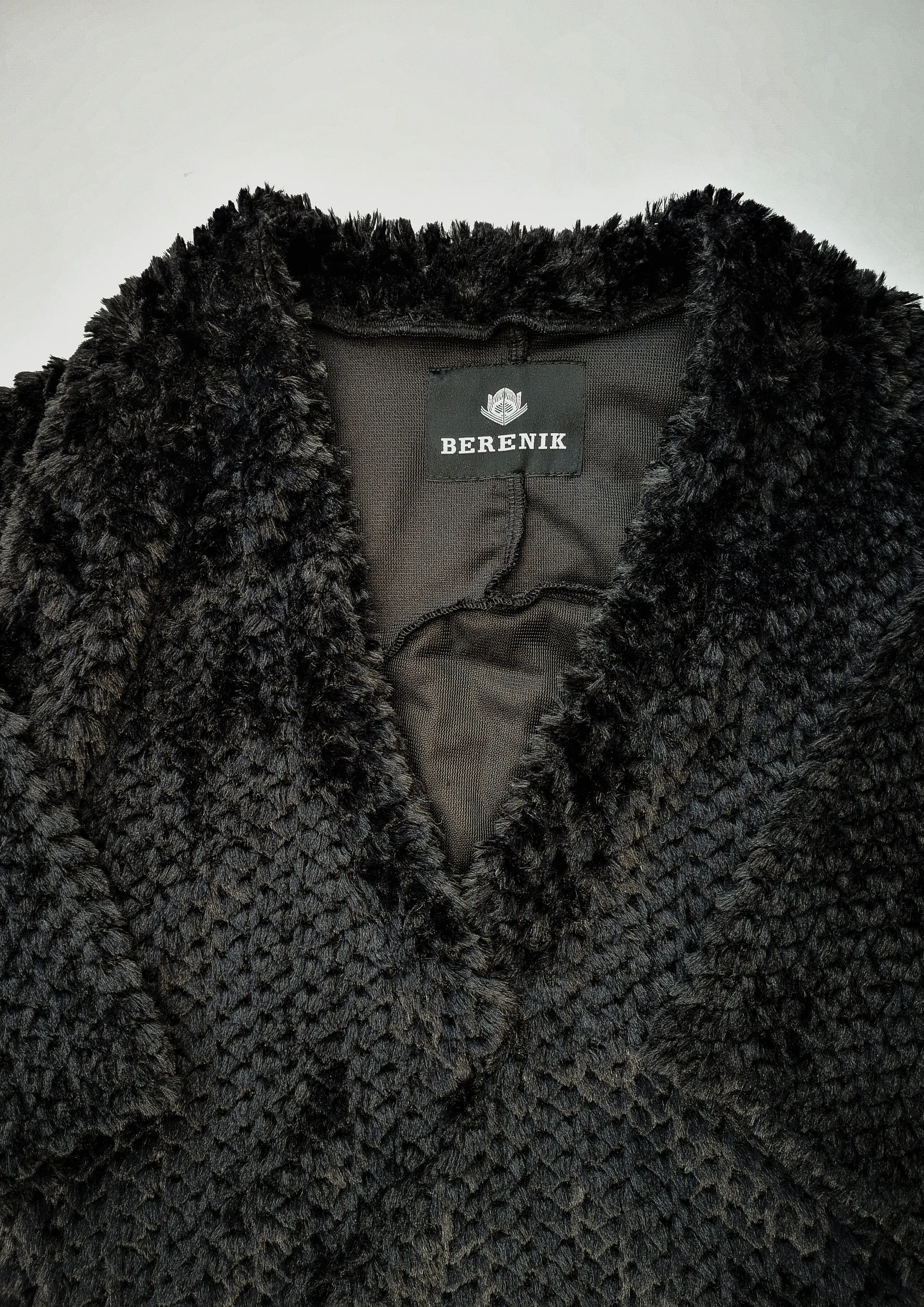 SHIRT V-COLLAR - SOFT FAUX RHOMB FUR black