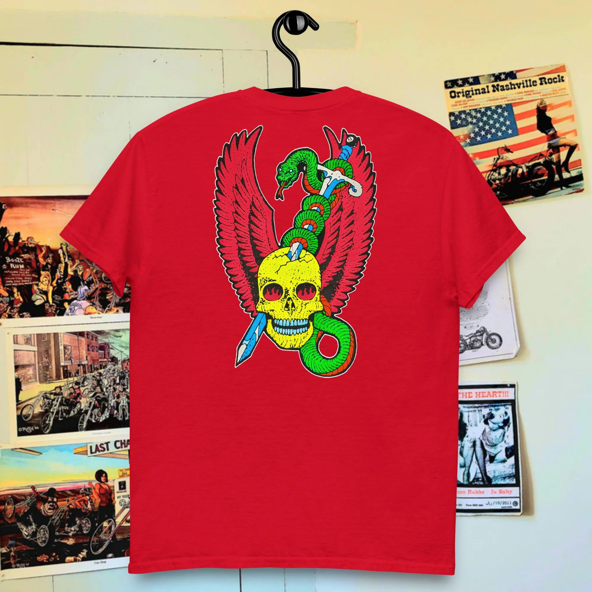 T-Shirt Snake on Skully head.